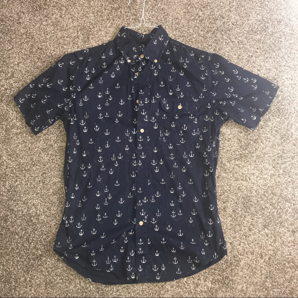 Short-Sleeved Navy Blue Button-Up